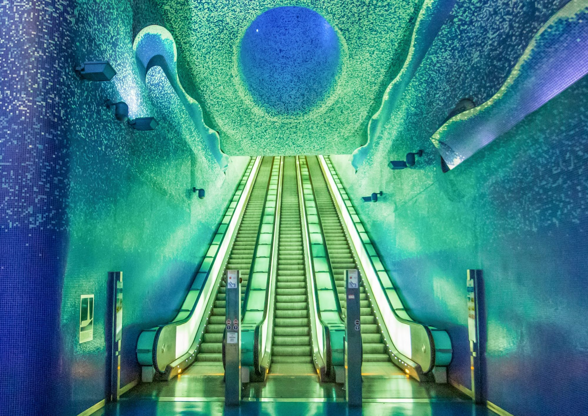 Станция метро Толедо в Неаполе