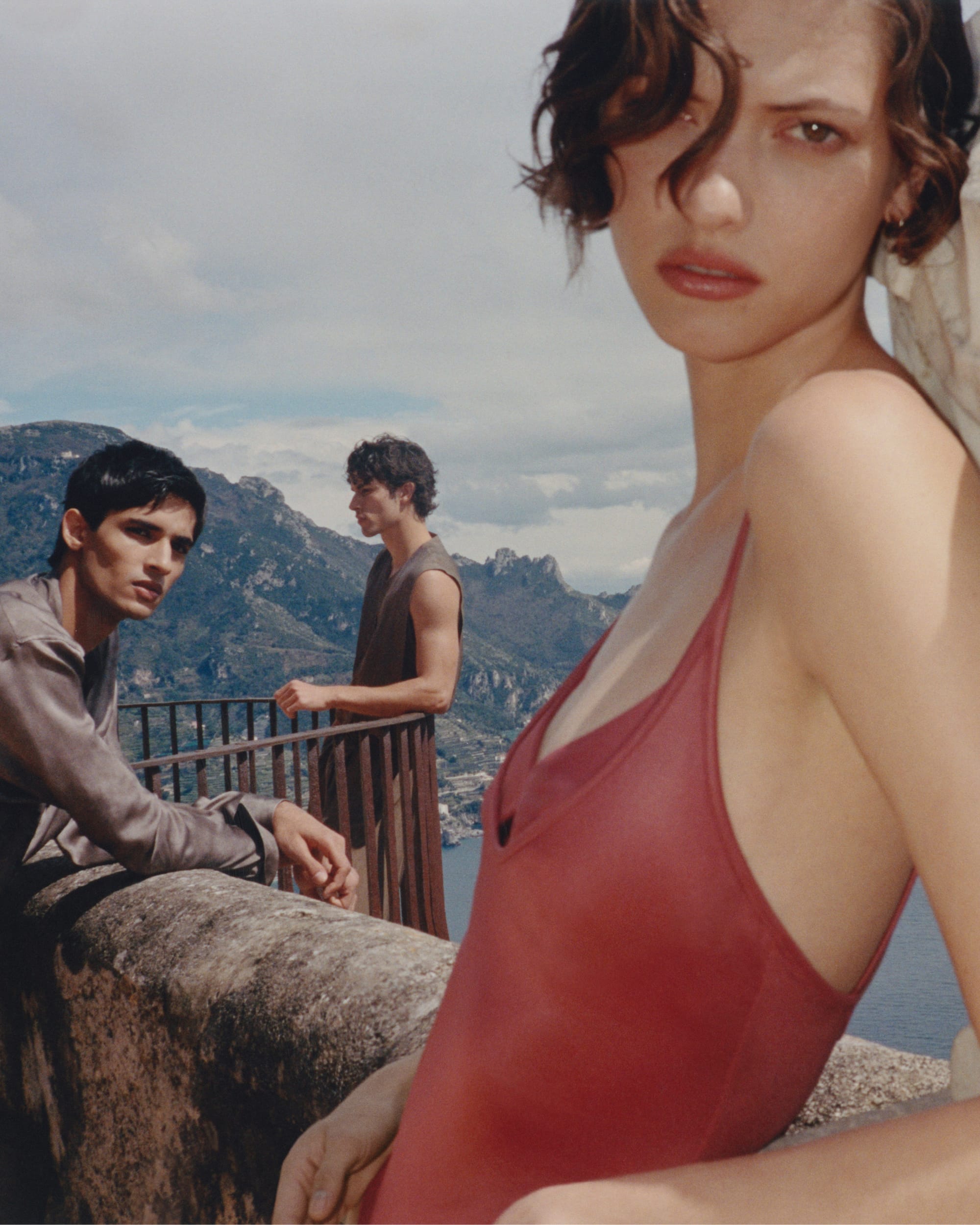 Модели Giorgio Armani Mare 2026 в садах Villa Cimbrone