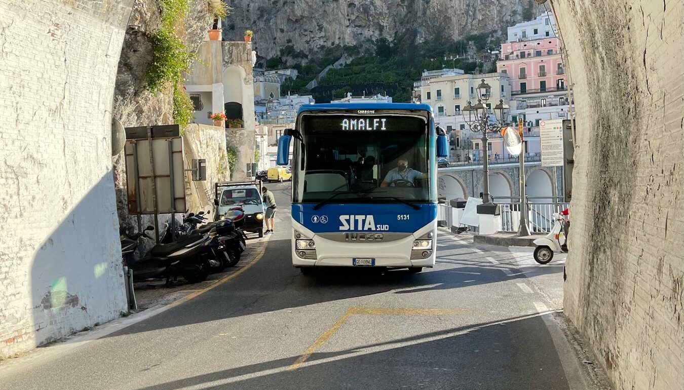 Автобус SITA на побережье Амальфи