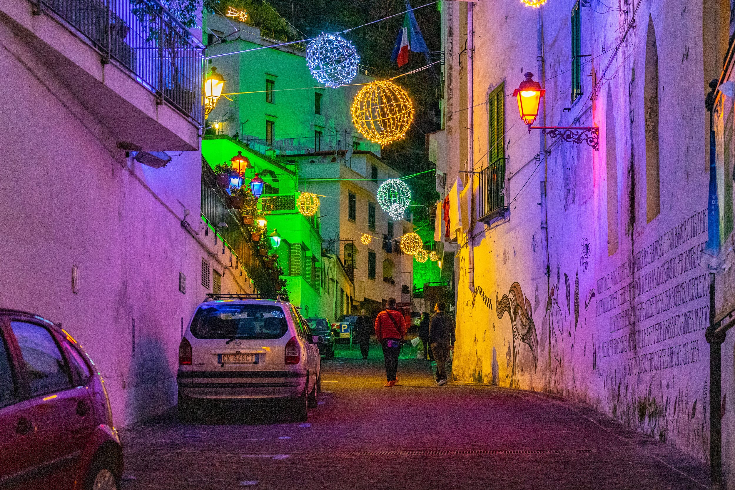 Городсое освещение улиц в Атрани преред Новым годом